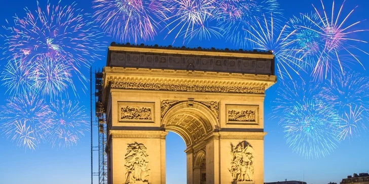 Silvestrovský Paríž v polnočných svetlách jedinečného veľkomesta