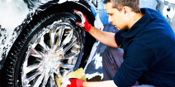 Kompletné umytie vášho automobilu s voskovaním