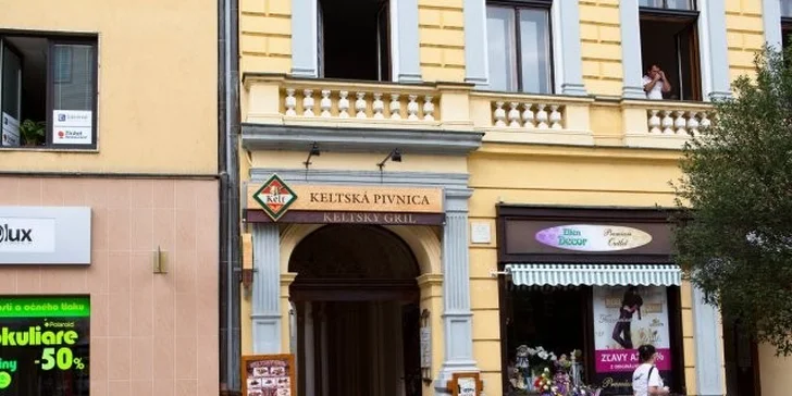 Pečené koleno s oblohou alebo steak Chateubriand s fritovanými zemiakmi