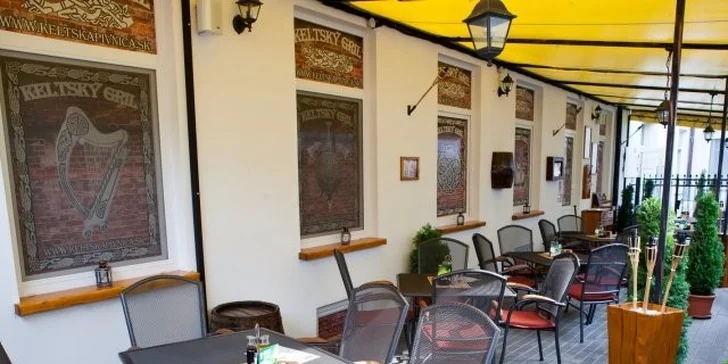 Pečené koleno s oblohou alebo steak Chateubriand s fritovanými zemiakmi