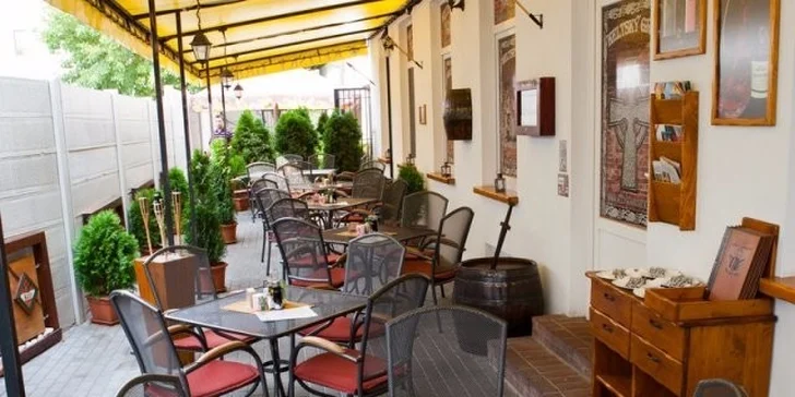 Pečené koleno s oblohou alebo steak Chateubriand s fritovanými zemiakmi