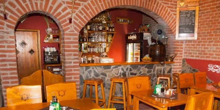 Pečené koleno s oblohou alebo steak Chateubriand s fritovanými zemiakmi