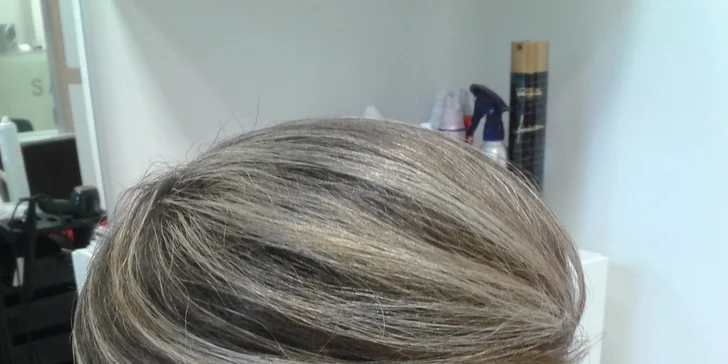 Dámske strihanie s regeneračnou maskou alebo blond melír
