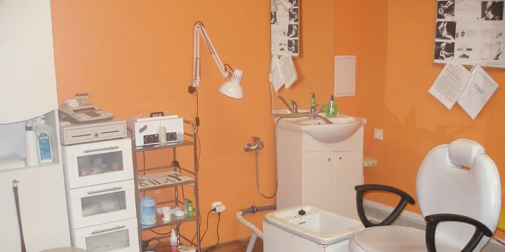 Permanentka na mokrú pedikúru alebo aplikácia nechtovej špony