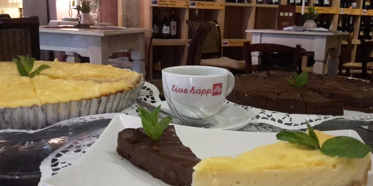 Luxusná kávička a k tomu chutný koláčik v Nitre