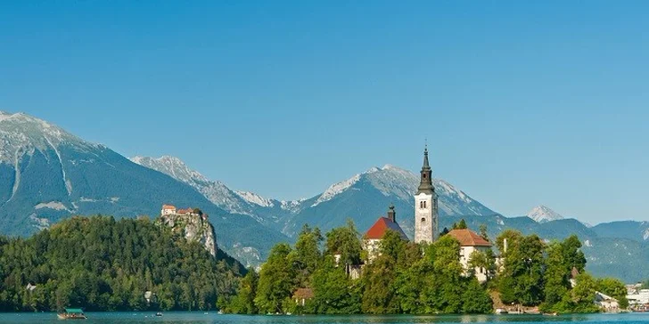 Vyberte sa na Benátsky karneval pohodlne z nástupných miest z celého Slovenska - užite si ostrovy Muráno a Buráno, romantickú Veronu či Jazero Bled a zámok Miramare