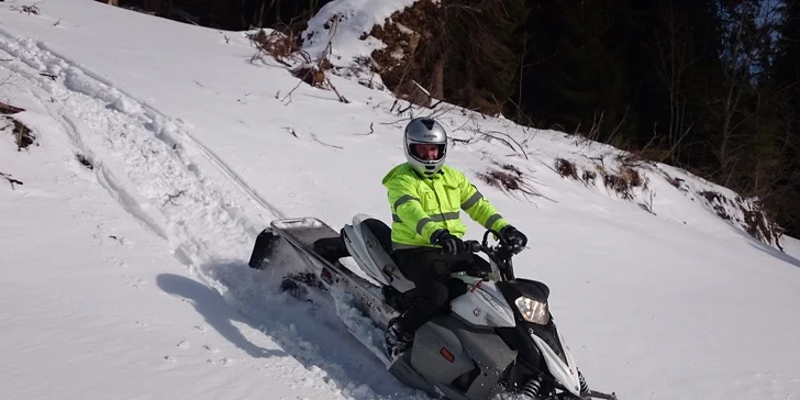 Adrenalín na snežných skútroch v Slovenskom rudohorí