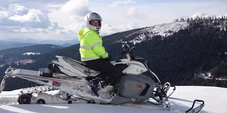 Adrenalín na snežných skútroch v Slovenskom rudohorí