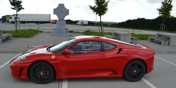 Polhodina za volantom žhavých krásavcov! LAMBO & FERRARI!