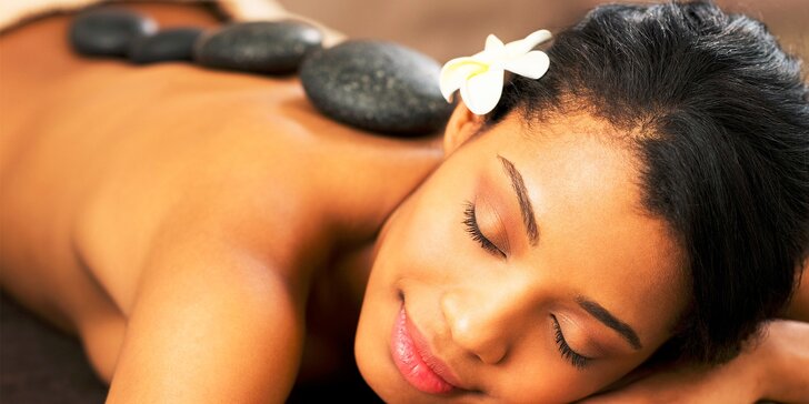 Hodinová klasická masáž alebo masáž lávovými kameňmi s aromaterapiou