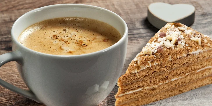 Talianske espresso a domáci zákusok medovka