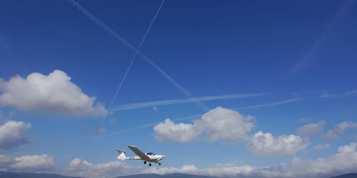 Vzrušujúci let lietadlom CESSNA 150. Teraz špeciálne darčekové balíčky!