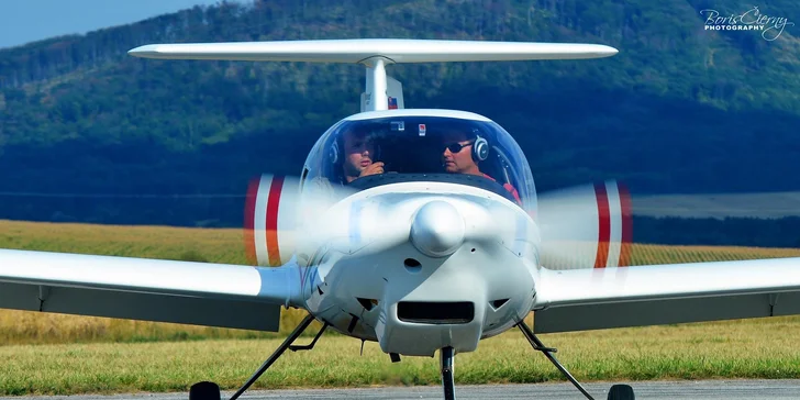 Vzrušujúci let lietadlom CESSNA 150. Teraz špeciálne darčekové balíčky!
