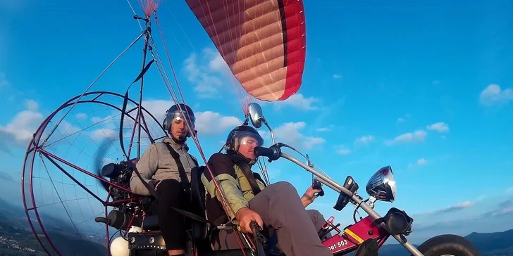 Motorový paragliding tandem - vyhliadkový let Airchopperom, okolie Trenčín alebo Bratislava