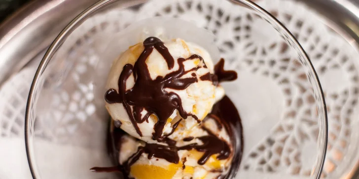 Dajte si pravú belgickú horúcu čokoládu s výberom až z 26 príchutí alebo Mooo! Frozen jogurt a nadopujte sa endorfínmi