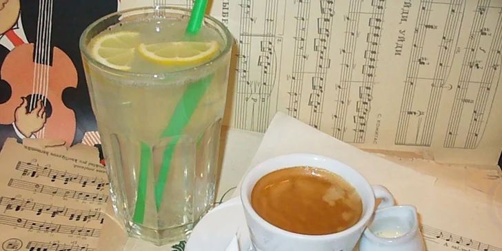 Presso Lavazza alebo frappe s mliekom a croissant 7 Days