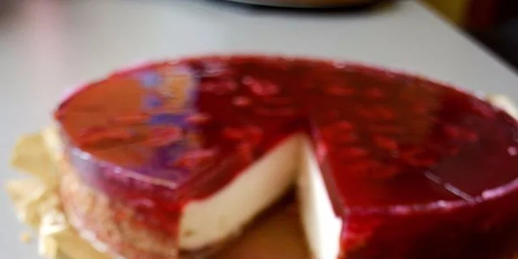 Čaj alebo espresso a domáci koláčik z dennej ponuky