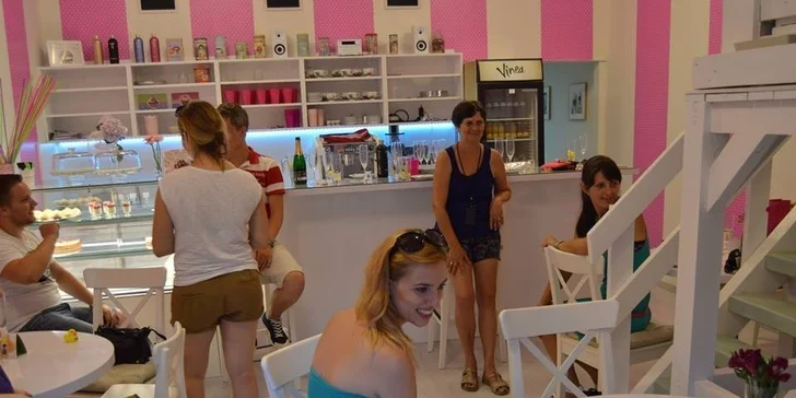Čaj alebo espresso a domáci koláčik z dennej ponuky