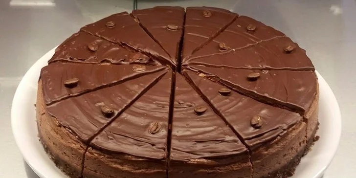 Čaj alebo espresso a domáci koláčik z dennej ponuky
