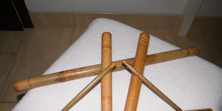 Pre veľký úspech repete! Klasická celotelová masáž + na výber z manuálnej lymfodrenáže tváre alebo bambusovej masáže tváre