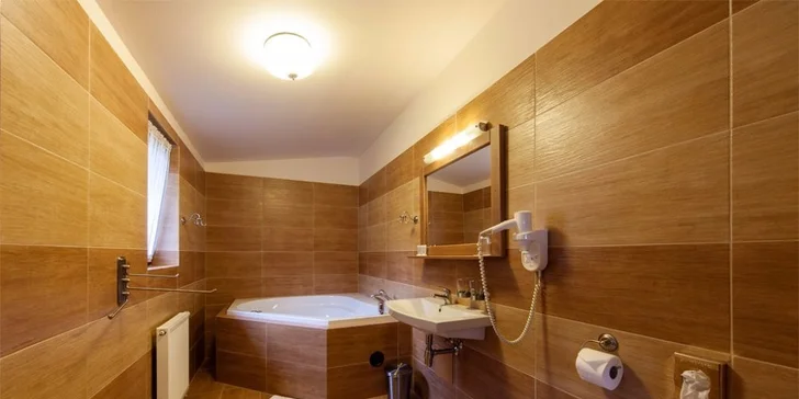 SKI & WELLNESS pobyt v Beskydách pre 2-4 osoby na Vianoce alebo Silvester v hoteli Ondrášův dvůr****