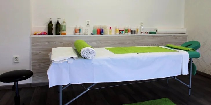 Suchá manikúra alebo mediciálna pedikúra s masážou