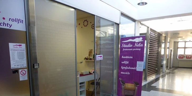 Francúzska manikúra alebo modelácia gélových nechtov na nohách