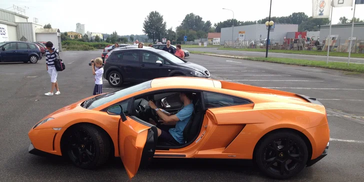 Jazda na Lamborghini alebo Nissane ako vodič či spolujazdec