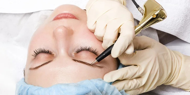 Permanentný make up obočia alebo pier