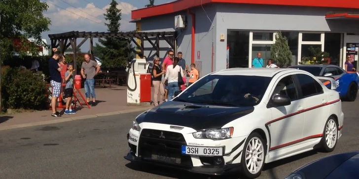 Jazda na BMW, Mitsubishi či Porsche ako vodič alebo spolujazdec