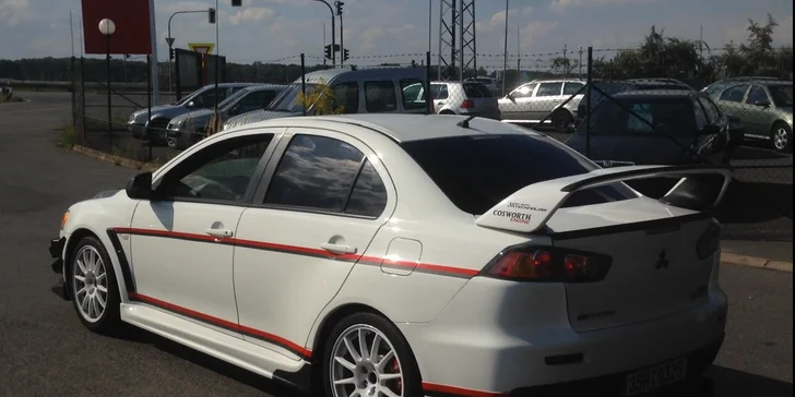 Jazda na BMW, Mitsubishi či Porsche ako vodič alebo spolujazdec