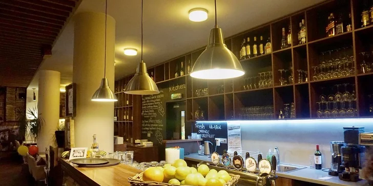 Svätomartinská pečená kačica s domácimi lokšami a kapustou pre 2 osoby