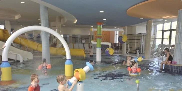 Wellness pobyt pre celú rodinu v liečebných termálnych kúpeľoch Sárvár s dopravou, 1 dieťa do 12 rokov ubytovanie zdarma, termín cez školské prázdniny!
