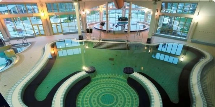 Wellness pobyt pre celú rodinu v liečebných termálnych kúpeľoch Sárvár s dopravou, 1 dieťa do 12 rokov ubytovanie zdarma, termín cez školské prázdniny!