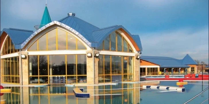 Wellness pobyt pre celú rodinu v liečebných termálnych kúpeľoch Sárvár s dopravou, 1 dieťa do 12 rokov ubytovanie zdarma, termín cez školské prázdniny!