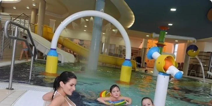 Wellness pobyt pre celú rodinu v liečebných termálnych kúpeľoch Sárvár s dopravou, 1 dieťa do 12 rokov ubytovanie zdarma, termín cez školské prázdniny!
