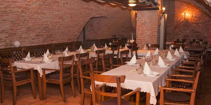 Obedové menu s dezertom a minerálkou v Radničnej Reštaurácii