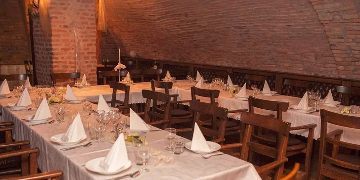 Obedové menu s dezertom a minerálkou v Radničnej Reštaurácii