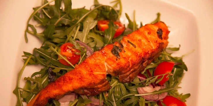 Obedové menu s dezertom a minerálkou v Radničnej Reštaurácii
