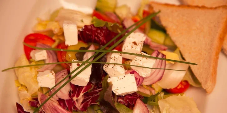 Obedové menu s dezertom a minerálkou v Radničnej Reštaurácii