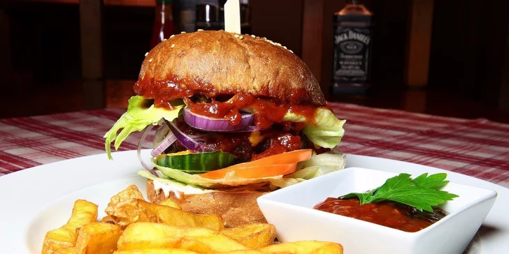 Parádny hamburger s hranolčekmi