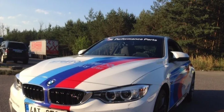 Jazda na BMW, Mitsubishi či Porsche ako vodič alebo spolujazdec
