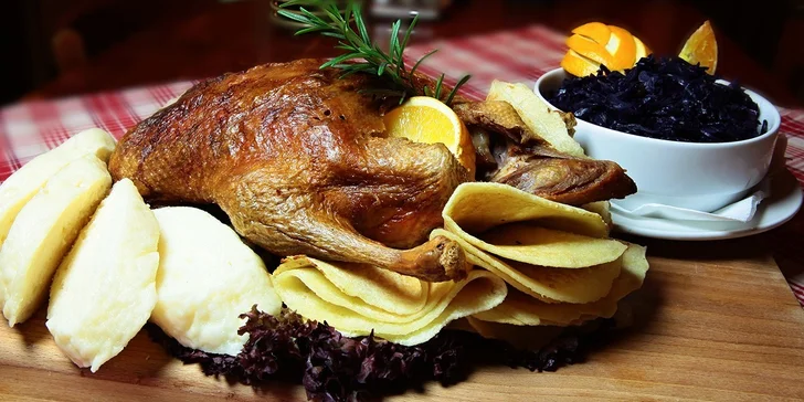 Pečená kačica s oblohou v Daniel's pub & restaurant