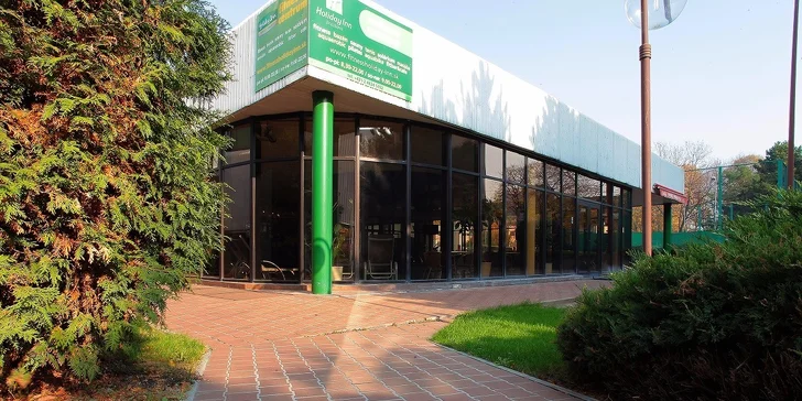 Celodenný vstup alebo permanentka na 5 vstupov do wellness centra hotela Holiday Inn v Bratislave