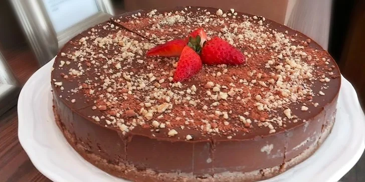 Káva s raw koláčikom alebo celá raw torta