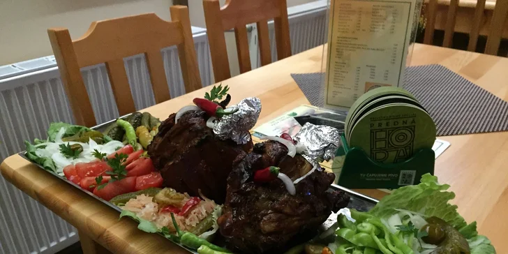 2 kg pečené bravčové koleno s prílohami
