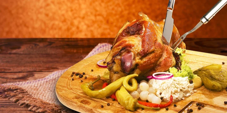 2 kg pečené bravčové koleno s prílohami