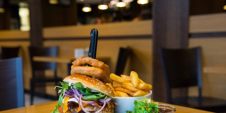 Homemade burger alebo kurací cornburger + hranolčeky + pivo alebo kofola