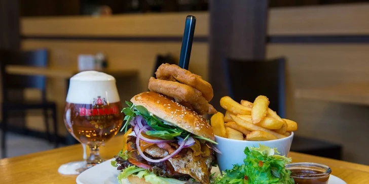 Homemade burger alebo kurací cornburger + hranolčeky + pivo alebo kofola