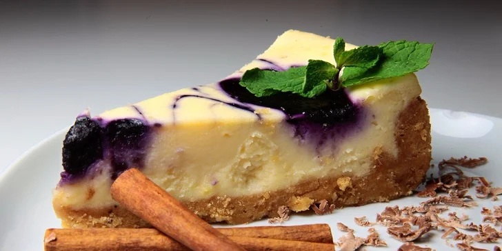 2x chutný cheesecake a káva podľa výberu